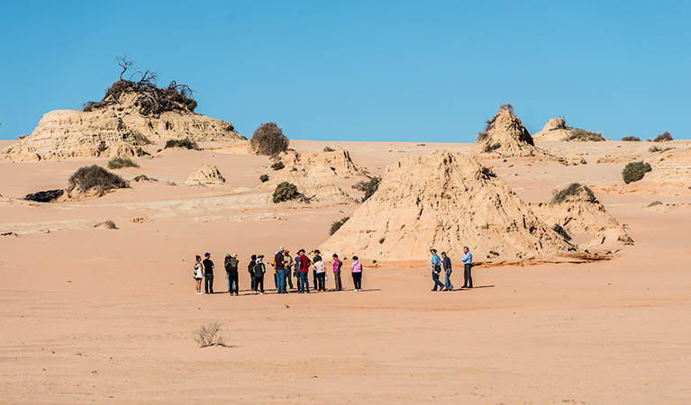 Mungo Walls of China Tour with an Aboriginal Tour Guide, Mungo National Park