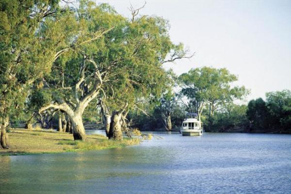 boating-darling-river-pooncarie